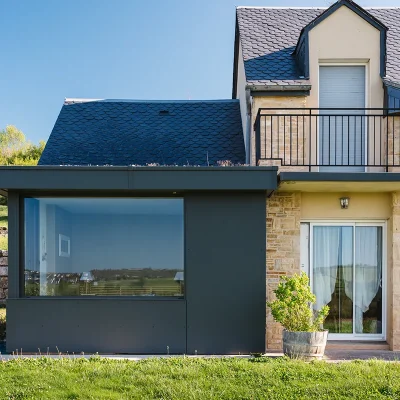 Agrandissement d’une suite parentale avec fenêtre panoramique façade